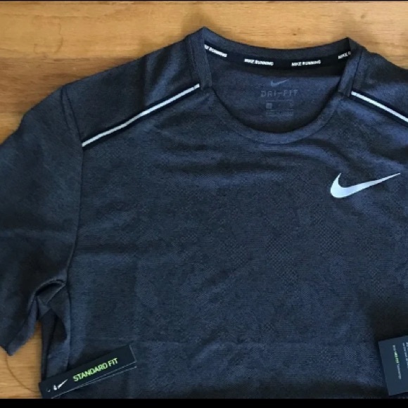 NWT Nike men running shirt DRI-FIT technology - Picture 5 of 8